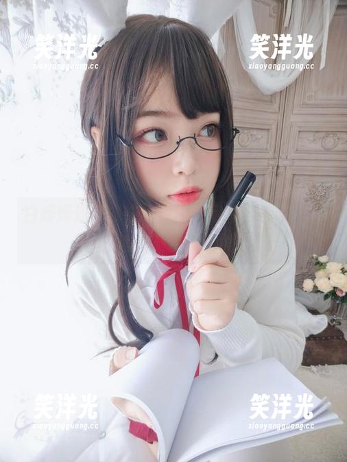白烨烨连体衣在线原图，尽享精彩瞬间与迷人身姿！.txt