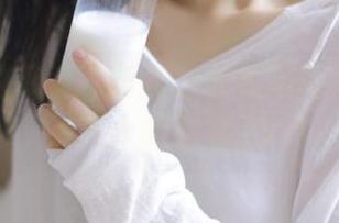 沉醉于白莉爱吃巧克力内衣写真集：精选最迷人的时刻.txt
