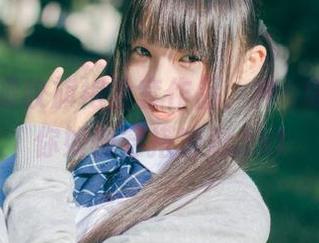 独特的蟒纹旗袍全套作品，神楽坂真冬教你如何穿搭出彩.txt