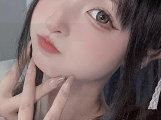 惊艳神楽坂真冬的裸足姿态：探索这组独特的cos图集，遇见冬日里的梦幻瞬间！.txt