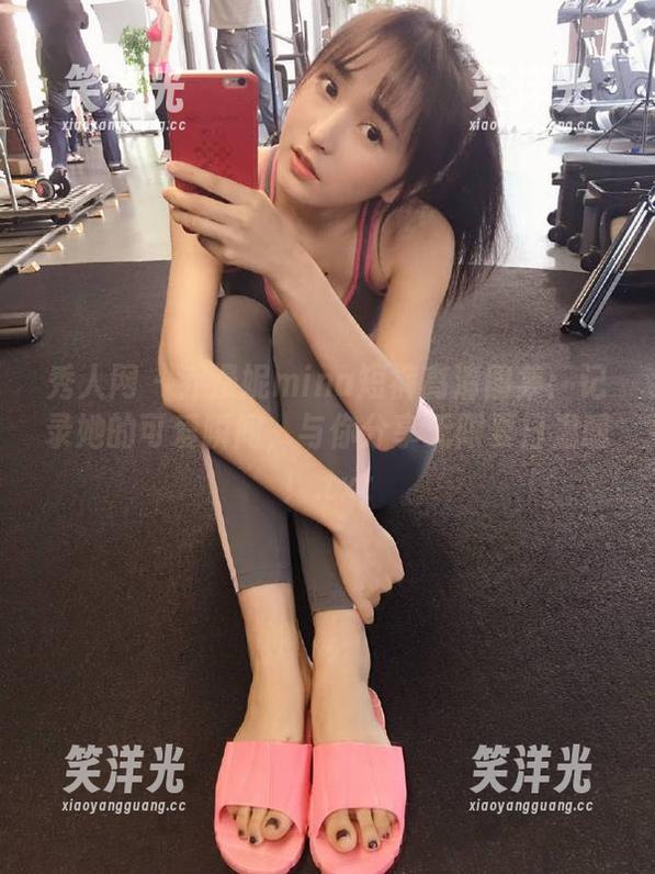 秀人网 - 乔漫妮mina短裤高清图集：记录她的可爱瞬间，与你分享无限夏日温暖！.txt