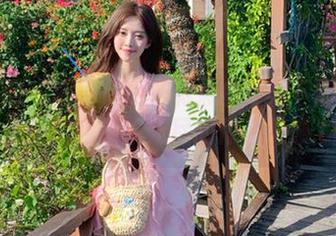 秀人网 – 感受伊丽莎有点白红裙下的浪漫气息，图包带来无尽的作品灵感.txt