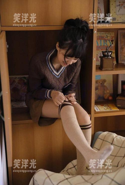 秀人网 - 走进古月小同学的香格里拉旅拍世界，福利与图片一起奉上.txt