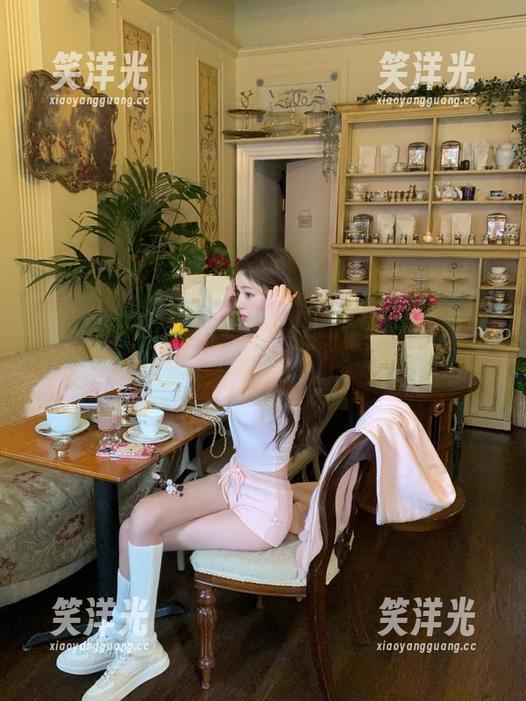 秀人网 - 最新唐安琪美足图册上线，展示她青春洋溢与魅力四射的一面.txt