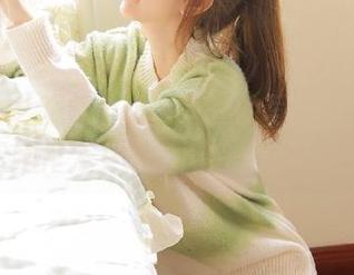 秀人网 – 观看小小白思宜的写真作品，原图揭示她作为女王的无穷魅力与魅力.txt