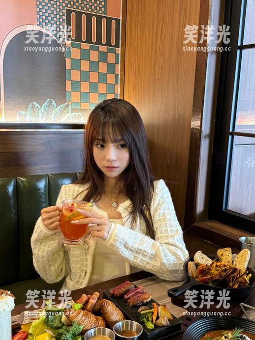 秀人网-小狐狸Kathryn 秀人网 - 一组别致的护士写真合集,由小狐狸Kathryn倾情呈现.txt