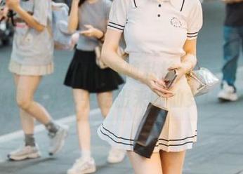 秀人网 – 小逗逗的清纯私拍：每一张作品都像是从梦中走出来的仙女！.txt