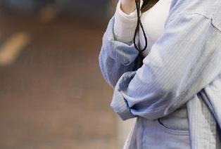 秀人网 – 尤妮丝Egg的睡衣写真原图，带你进入甜美图集的梦幻之旅！.txt
