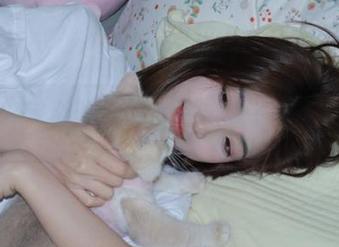 秀人网 – 杏子Yada的黑白写真集,探索每张壁纸背后的风格与情感.txt