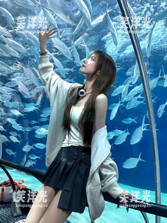 秀人网 - 樱桃小阑子的浪漫套装合集，带你漫游可爱写真图册的世界！.txt