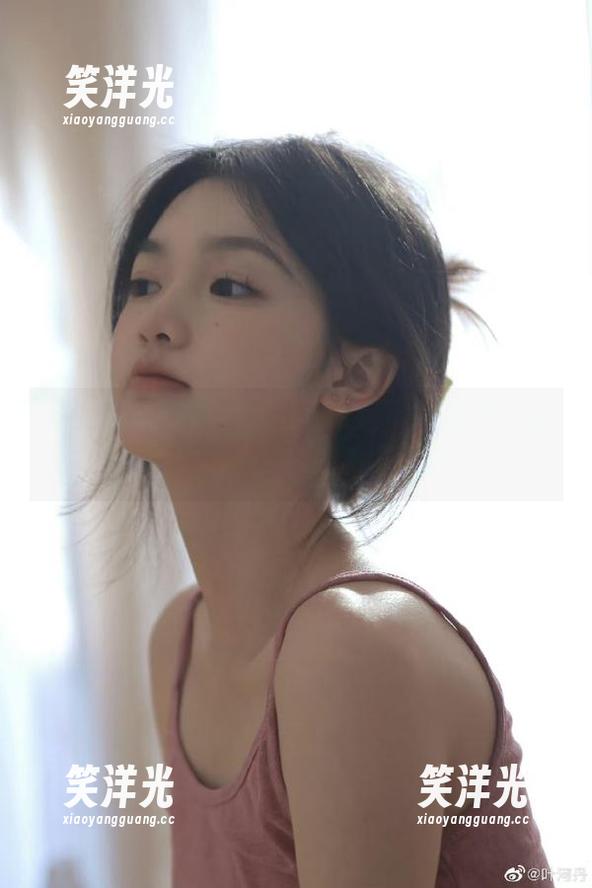 秀人网 - 原图详解：猫咪巨臀妹妹少女主题写真分享，展现纯真与活力.txt