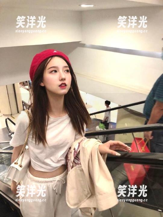秀人网-美七Mia 秀人网 - 校服里的美七Mia:图片展示与原图回顾,校园记忆重现.txt