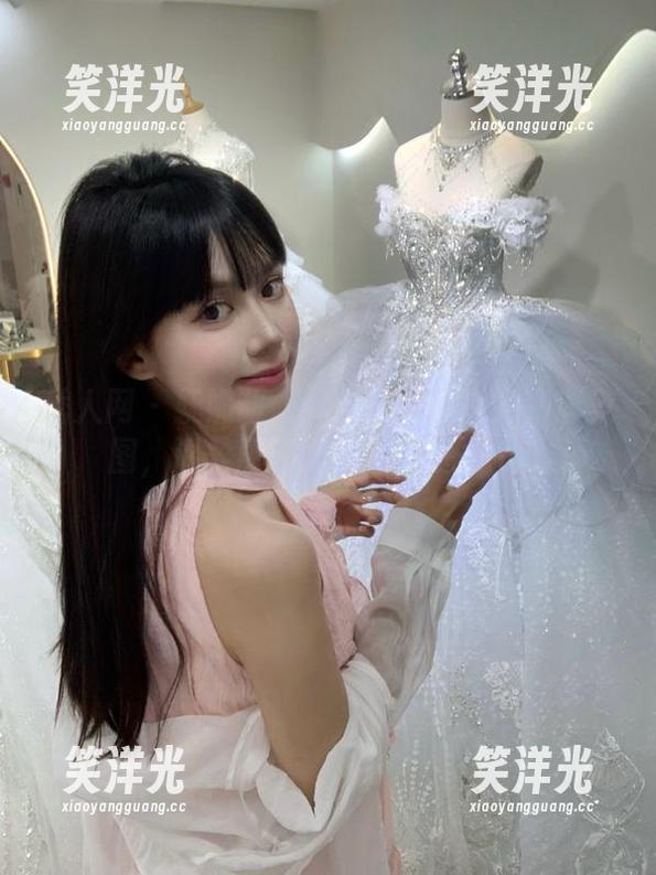 秀人网 - 妩媚动人！萝莉悠悠酱的高清美图，温柔展现她的独特魅力.txt