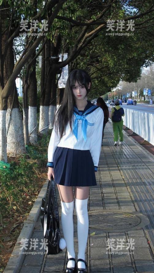 秀人网 - 甜美轩轩王子校园写真更新，让每一瞬间都闪耀着青春的光芒！.txt