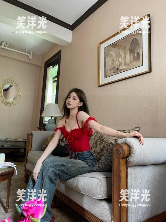 秀人网-黎秋秋 秀人网 - 高清裸足摄影:领略黎秋秋作品中的细腻情感与自然风光的奇妙交融.txt