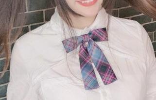 在线前往糖果果Candy的少女写真作品，感受甜美与艺术的完美结合之旅！.txt