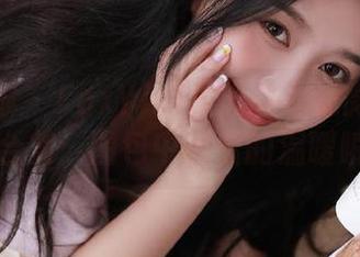 糖果画报 – FoxYini孟狐狸海边微风轻拂的写真合集：图包中藏着的温暖瞬间.txt