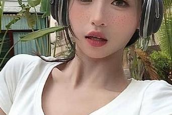 绮梦摄影 – 白裙定制写真图集：子涵带你走进轻盈梦幻的世界.txt