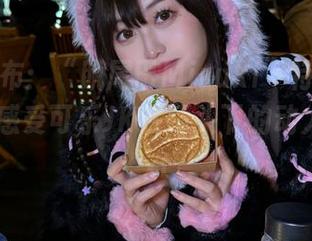 限时发布：“脱尾巴Mizuki”特别美图合集，感受可乐JK在镜头下的动人瞬间.txt