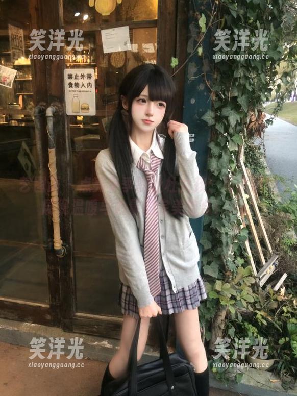 艺图语-杜杜 艺图语 - 点亮冬季的杜杜女孩:高清原图展现温暖与力量的完美结合!.txt
