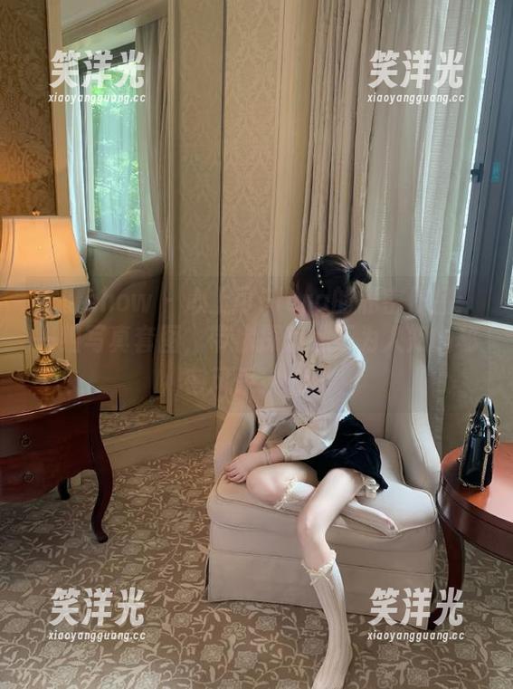 花漾show - 心上可Flora的私密作品：一组写真套图，带你探索她不为人知的秘密风采！.txt