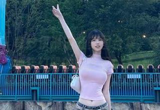 蜜桃社 – 奇妙伊琳浴缸美图合集，带你走进她梦幻般的水世界！.txt