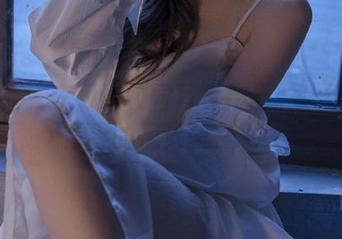蜜桃社 – 李颖诗校园写真作品：一组探索青春的视觉盛宴.txt