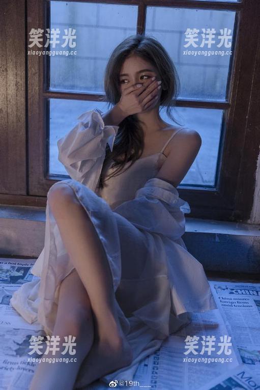 蜜桃社-李颖诗 蜜桃社 - 李颖诗校园写真作品:一组探索青春的视觉盛宴.txt