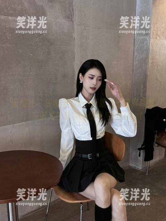 蜜桃社 - 缇娜美Tinami眼镜精选写真集：在时光中流淌的优雅与性感.txt