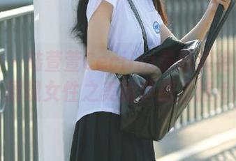 蜜桃社 – 陆萱萱Cecilia最新旗袍写真集，展现女性之美的华丽之旅.txt