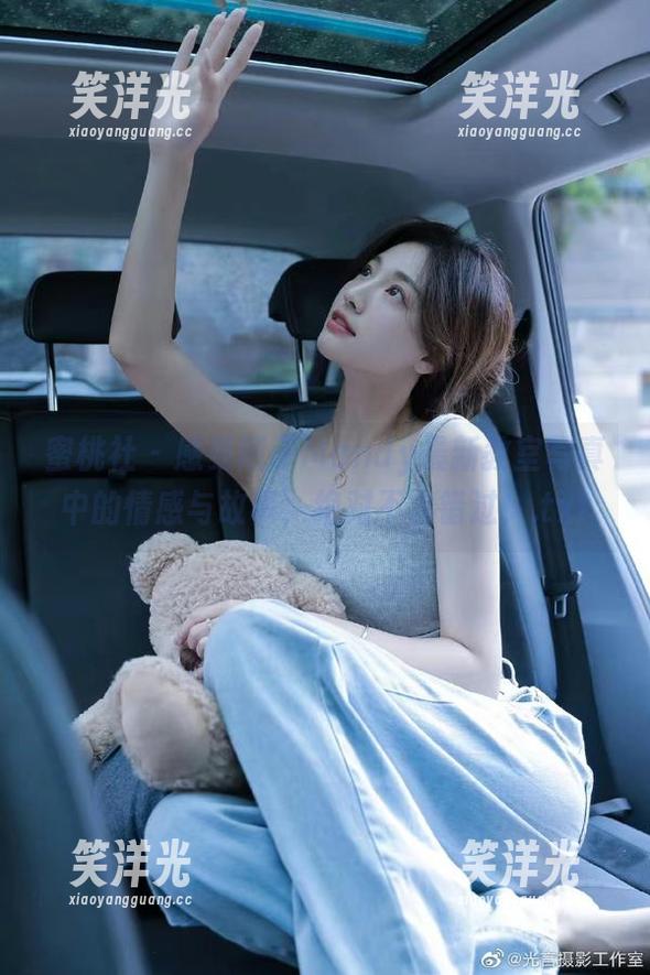 蜜桃社 - 感受陌子Mandy最新教室写真中的情感与故事，绝对不容错过！.txt