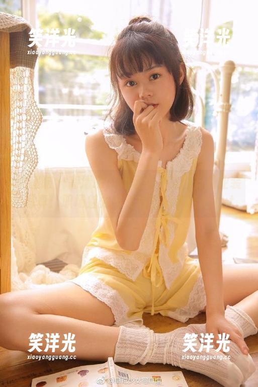 袜啵啵 - 高清摄影师镜头下的小安职业装写真：职场魅力与气质的完美结合.txt