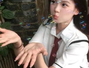 微密圈 – 在线浏览詹詹女仆图集，感受她的温柔与力量.txt