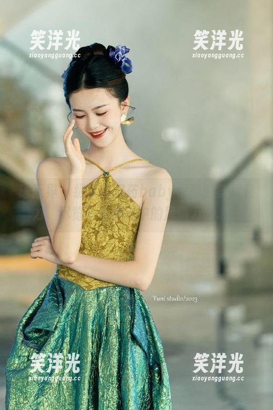 语画界 - 纵享萌汉药baby很酷的美腿魅力，尽览写真套图中的风情万种.txt