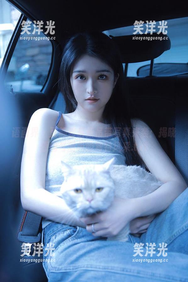 语画界 - 豆瓣酱最新吊带写真来袭：揭晓原图与图包的独特风采.txt