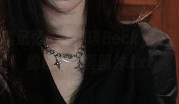 定制专属记忆：贝贝琪Becky教室静谧中的精彩写真图片.txt