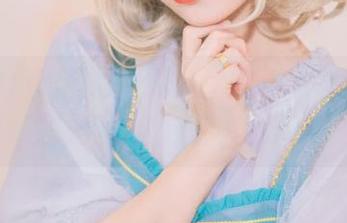 穿上网袜的超级小禾儿，写真套图里透露的自我反思.txt