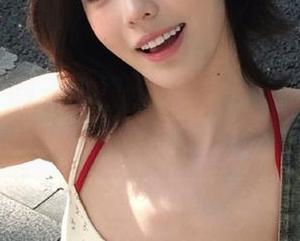 微密圈 – 醇子小姨红裙秀美图，传递青春气息的时尚套图.txt