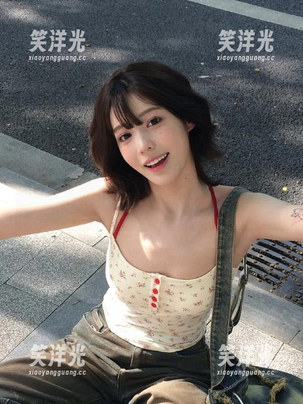 醇子小姨 微密圈 - 醇子小姨红裙秀美图,传递青春气息的时尚套图.txt