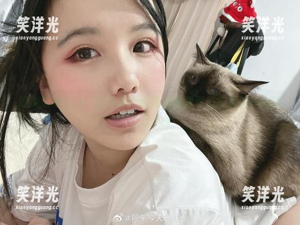 唯美透明女仆：阿半今天很开心特别壁纸合集让你心动不已.txt