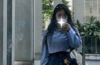 惊艳四方的阿寨寨COS，秘书主题全新写真，快来下载你的心动时刻！.txt