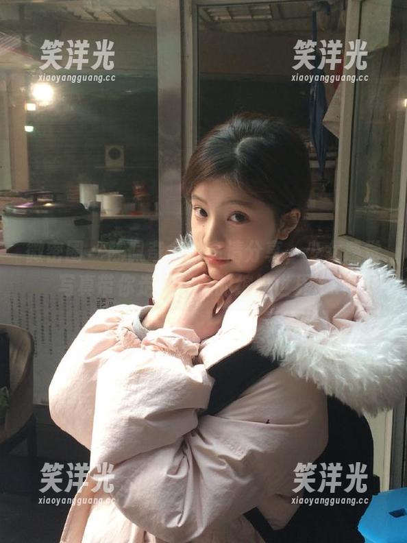 微密圈 - 陈佩奇全新高清分享，少女感觉写真带你走进青春的缤纷世界.txt