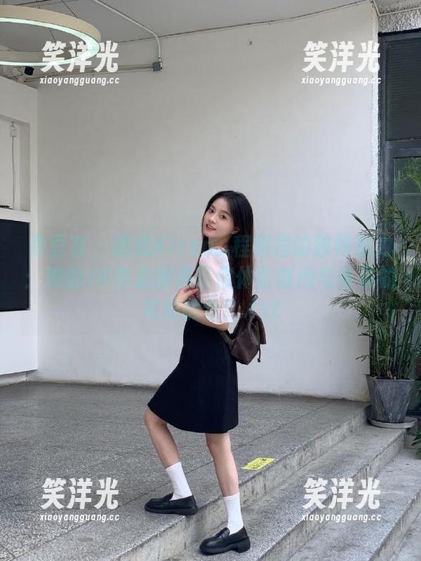 青豆客-Kiren_程程程 青豆客 - 邂逅Kiren_程程程的独特魅力:她的JK作品图集带你体验时尚与青春的完美融合!.txt