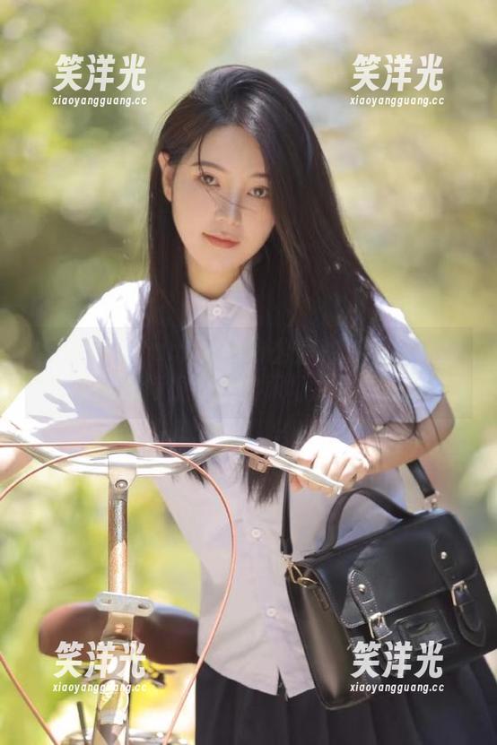 青豆客-Yumi尤美 青豆客 - Yumi尤美办公室生活写真原图合集:独特视角下的职场女性形象.txt