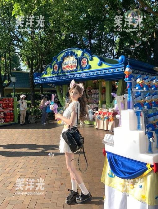 青豆客 - 不容错过！叶佳颐夏日套图全新更新，展现无限夏日风情与活力！.txt