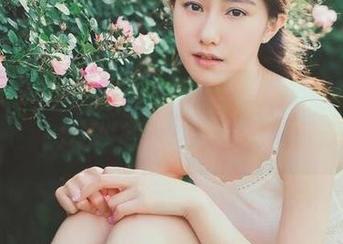 青豆客 – 美丽如诗的蕾丝作品：赶快下载婕西儿的最新写真，心动不如行动.txt