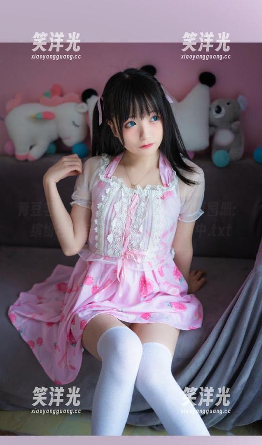 青豆客 - 徐妍馨Mandy泳池写真图册：缤纷色彩与灵动身姿，尽在其中.txt