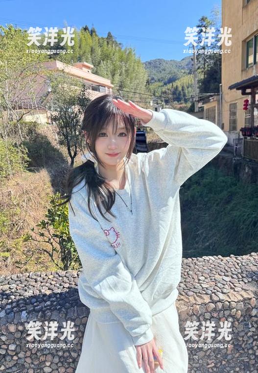 青豆客 - 独特视角下的林熙儿圣诞图集：写真捕捉冬季的梦幻时刻.txt