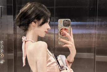 青豆客 – 细腻与大胆的结合：黄可christine女王写真作品合集中的精选图片欣赏.txt