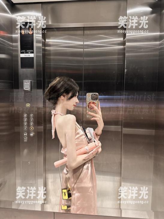 青豆客 - 细腻与大胆的结合：黄可christine女王写真作品合集中的精选图片欣赏.txt